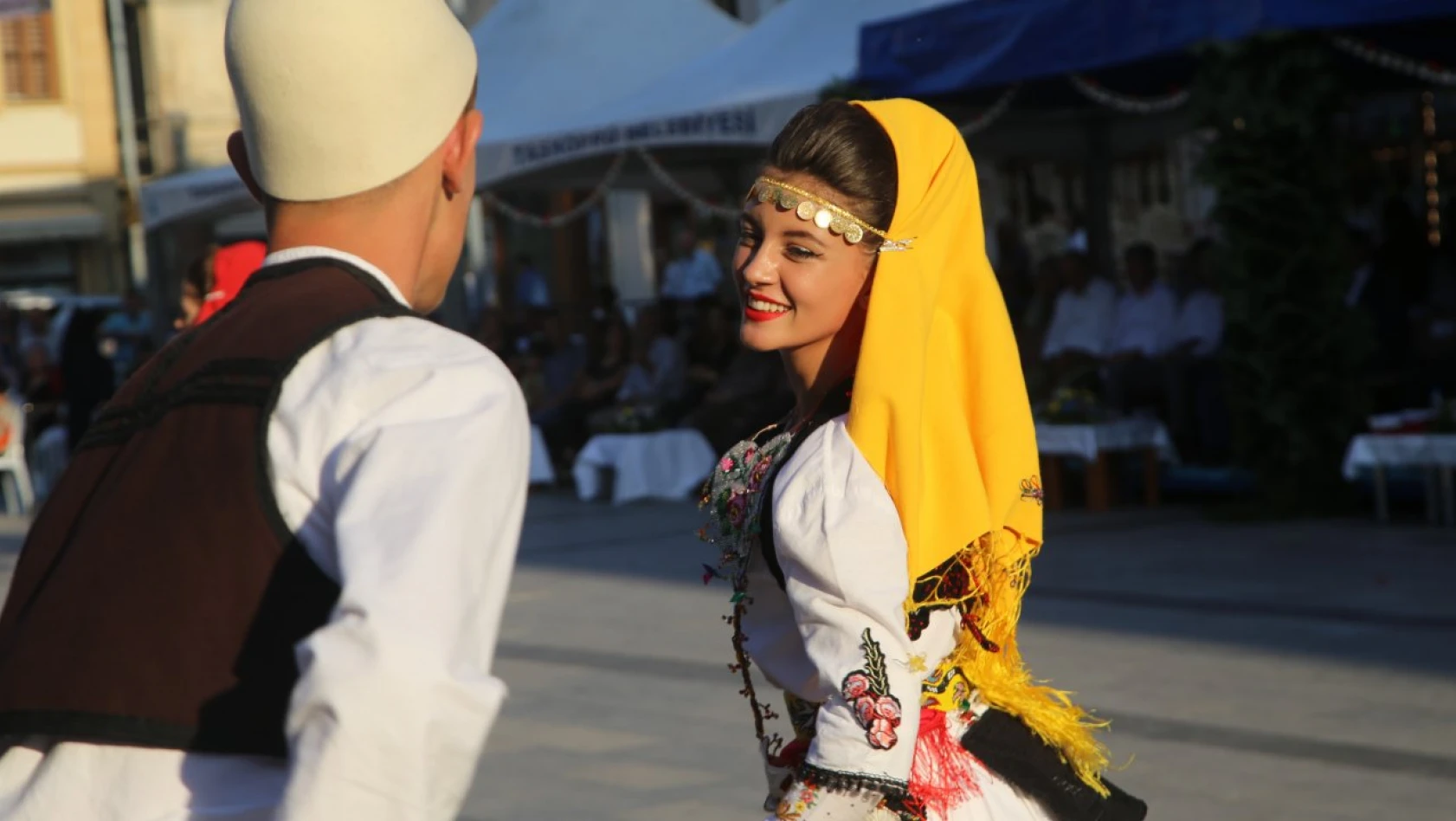 Ülkeler danslarla kültürlerini tanıttı