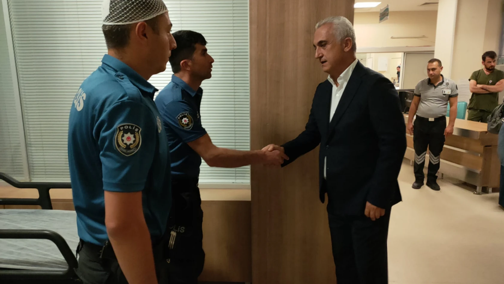 Vali Çakır, yaralanan polisleri ziyaret etti