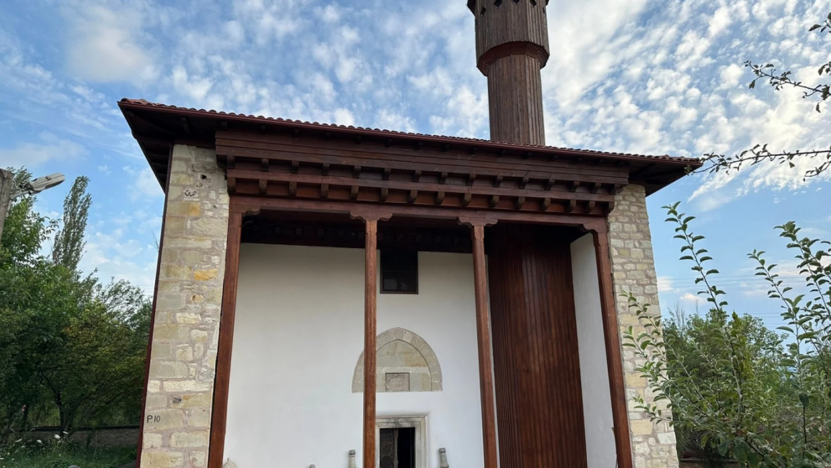 Vali Dallı'dan Mahmutbey camisine övgü
