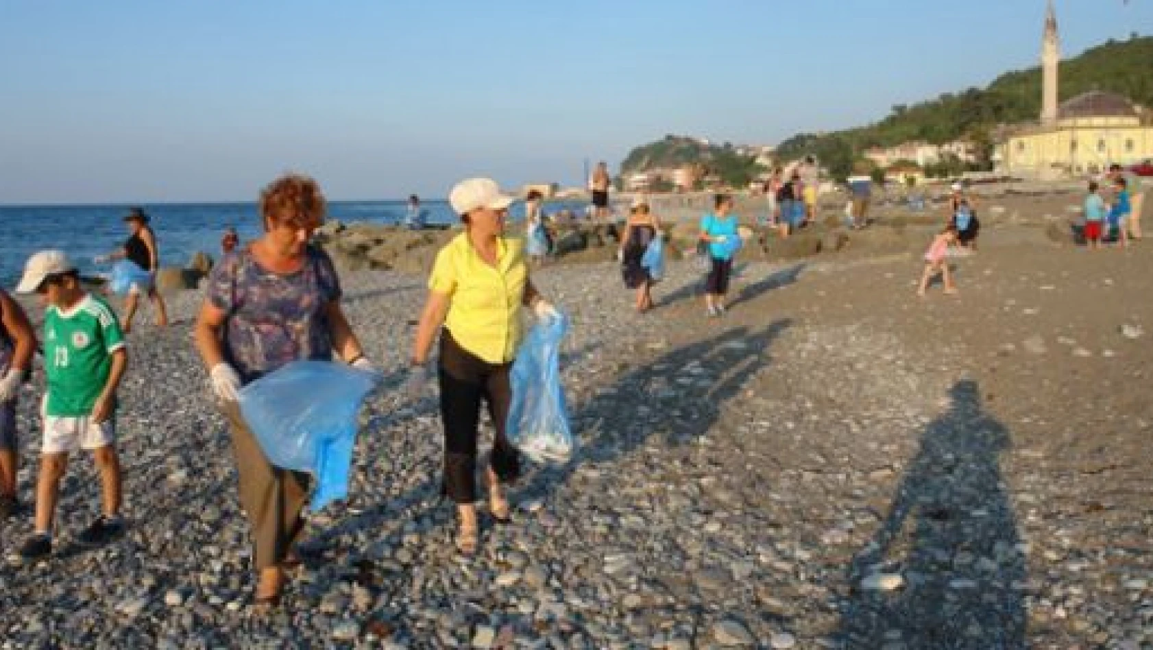 Vatandaşlar, İnebolu sahilini temizledi