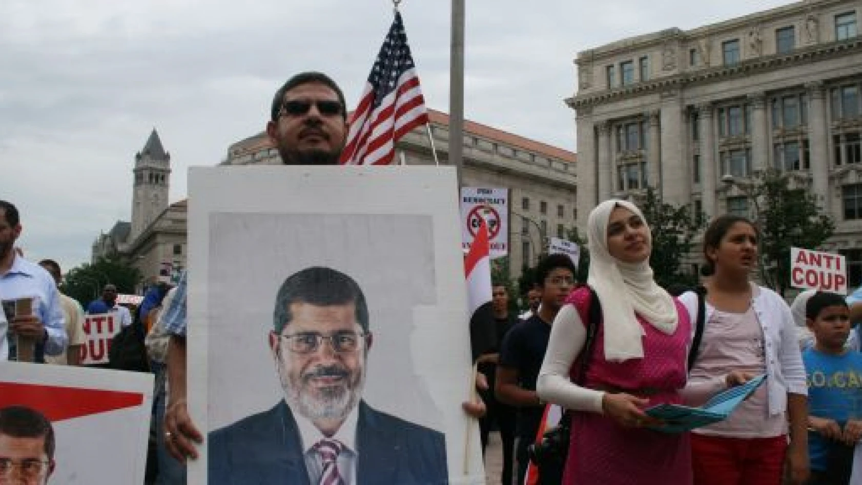 Washington'da Mursi'ye destek gösterisi