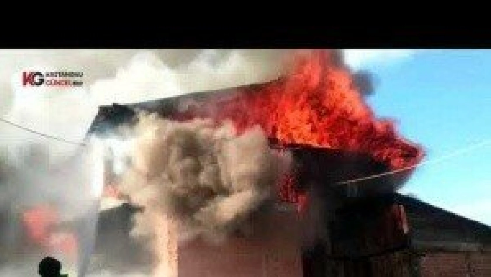 Kastamonu'daki yangında iki ev tamamen yandı