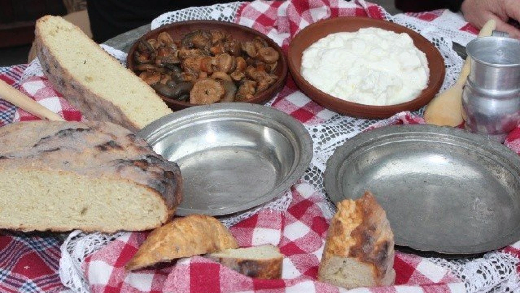 Kastamonu'nun lezzetleri 600 yıllık handa yarıştı