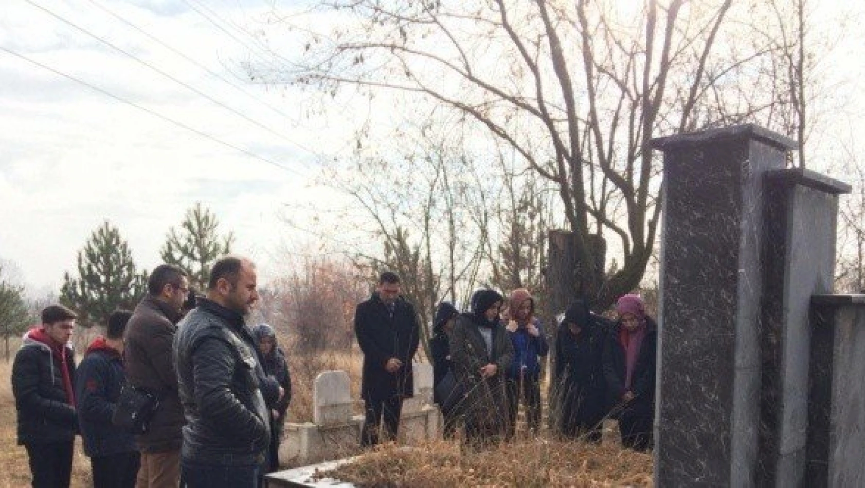 Liseliler Halime Çavuş'un Kastamonu'daki mezarını ziyaret etti