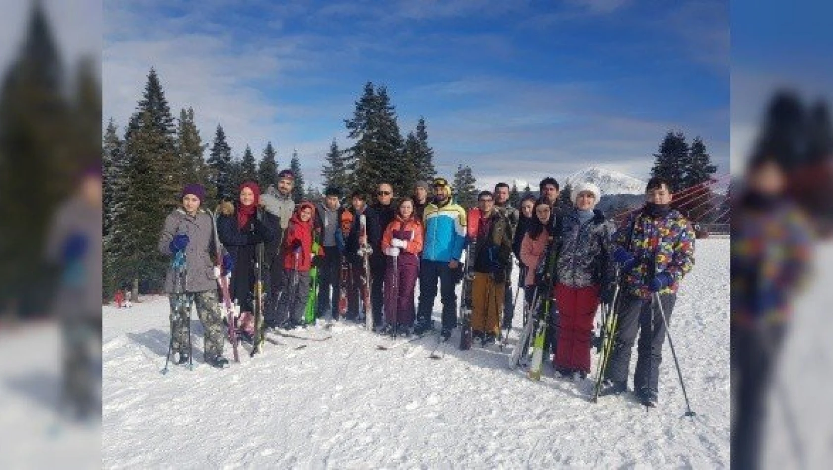Azdavay Belediyesinden öğrencilere Ilgaz'da kayak eğitimi