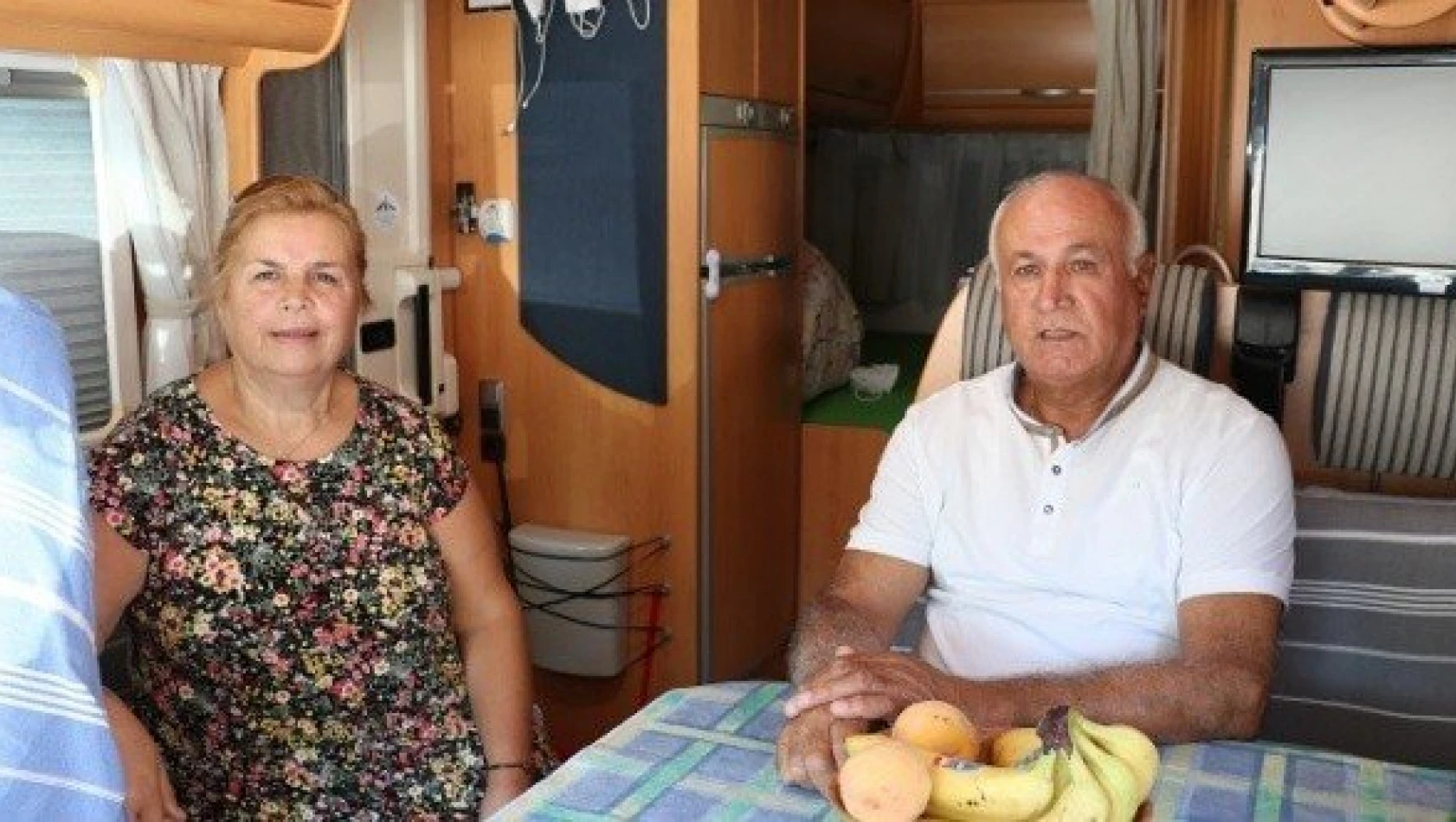 Avrupa'da 14 ülke gezen Çeliköz ailesinin 32 yıllık karavan tutkusu