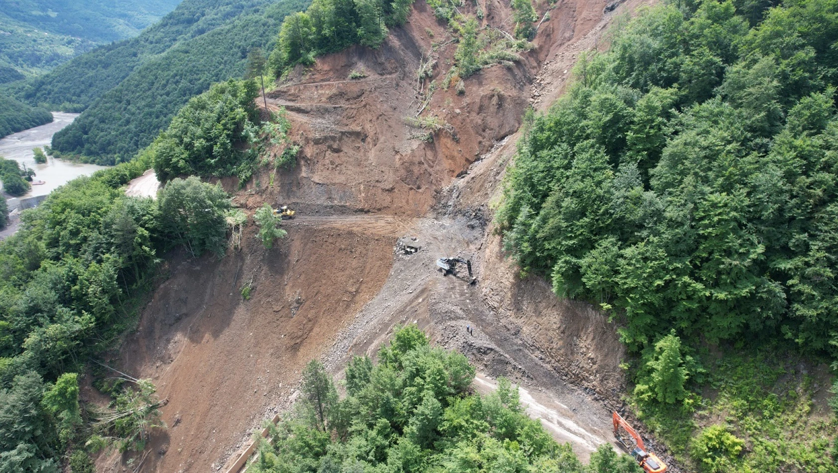 300 metre kayan yol onarıldı