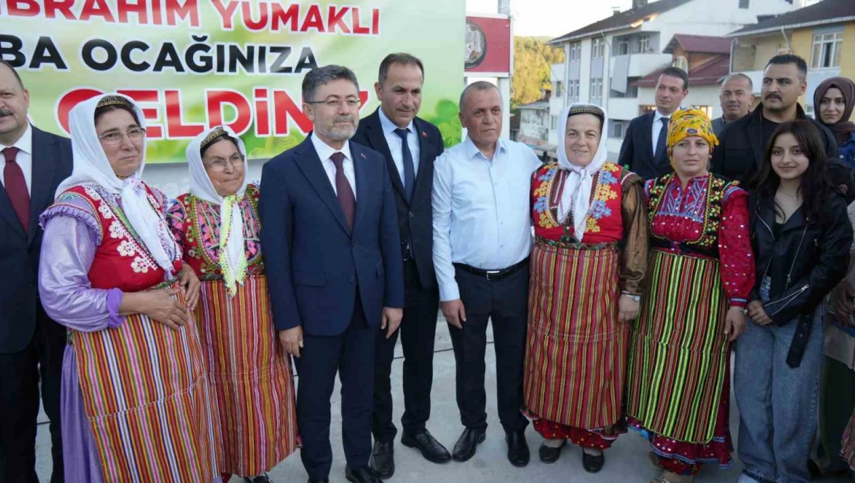 Yumaklı, baba ocağında ilçe halkı ile bayramlaştı