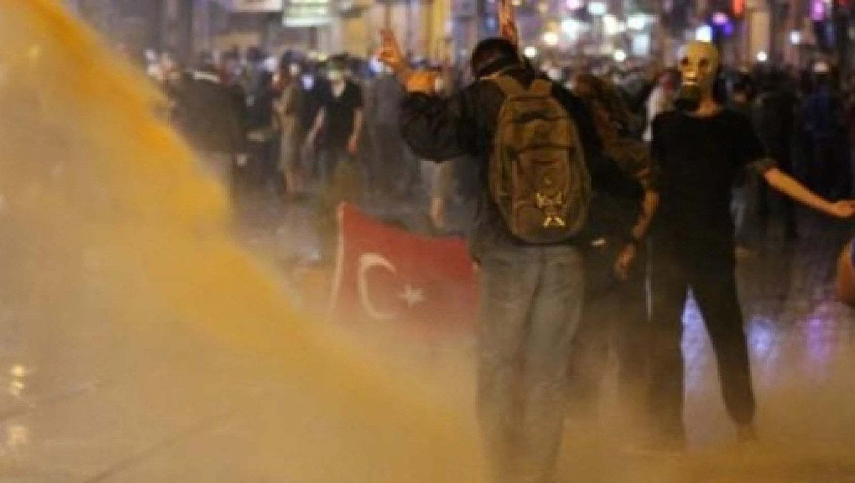 İstiklal Caddesi'nde polis müdahalesi: Çok sayıda kişi gözaltına alındı