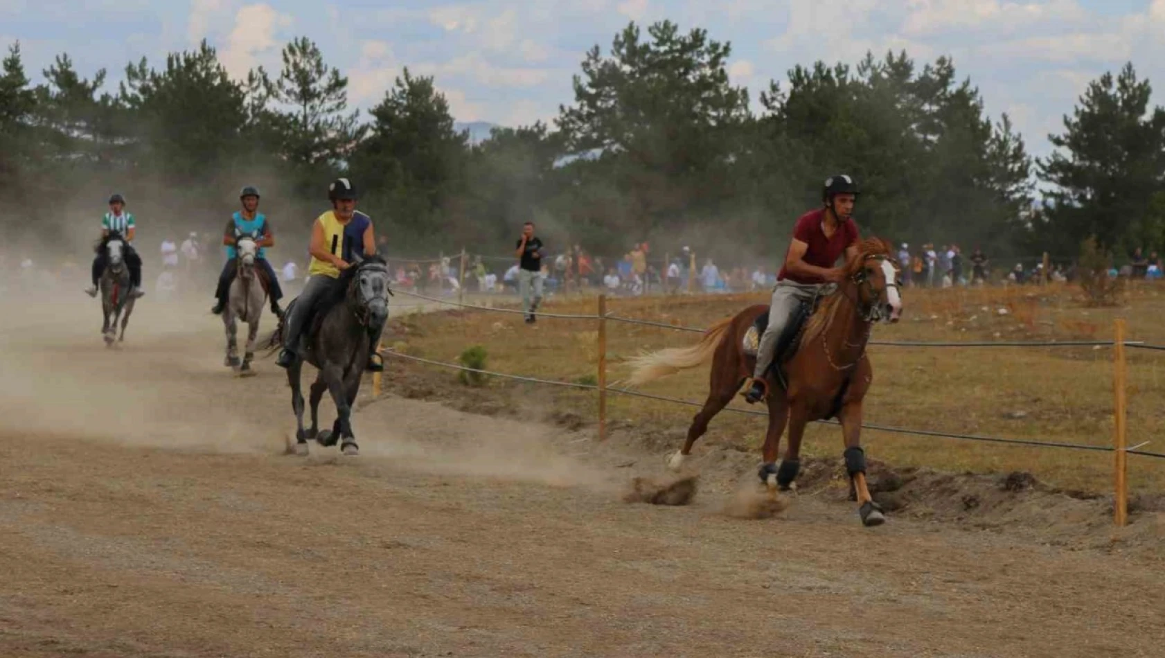 At yarışlarına büyük ilgi