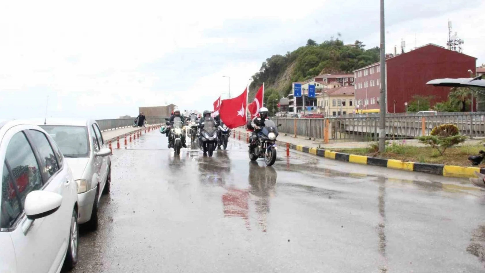 İstiklal Yolu motosikletle geçiliyor