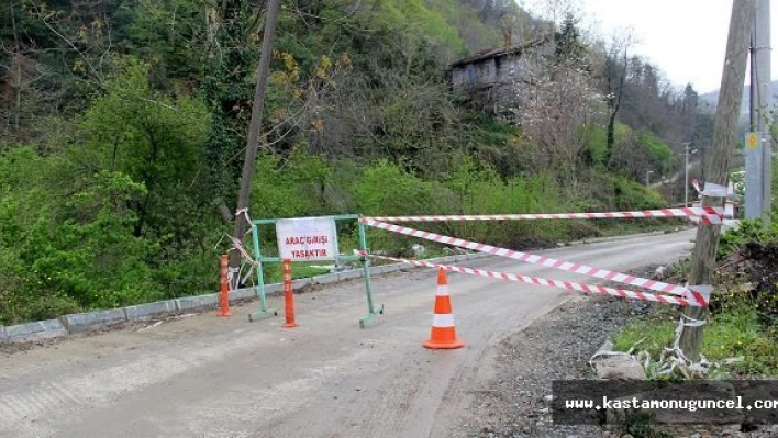 Heyelan, Yolu Ulaşıma Kapattı