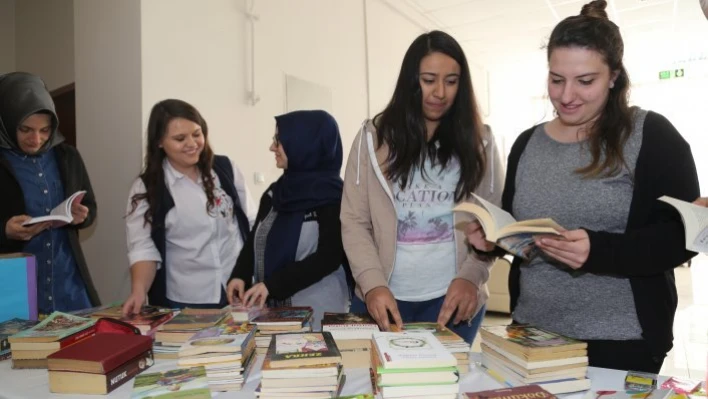 Üniversite öğrencilerinden köy çocukları için kitap kampanyası