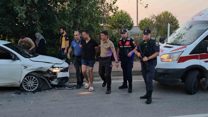 Eşini ayaklarından vurdu, kaçarken polis aracına çarptı