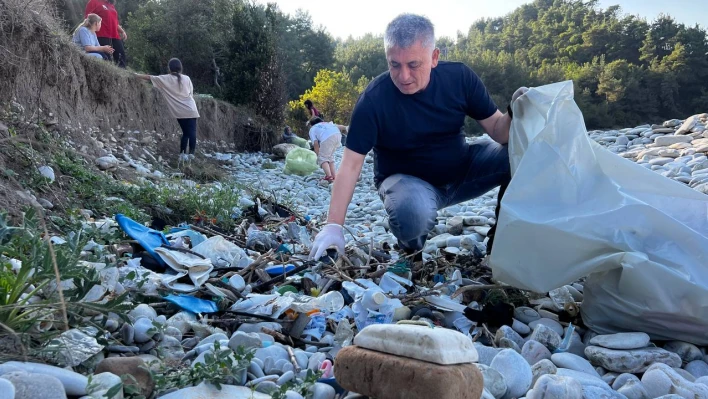 Gönüllülerden çevre temizliği