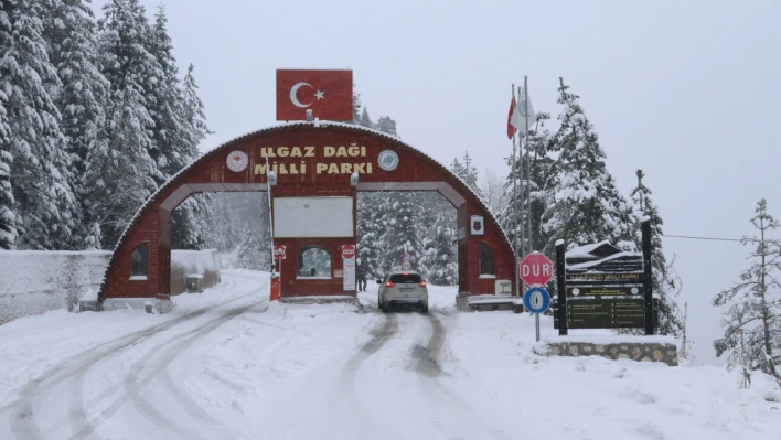 Ilgaz'da kar 10 santimetreyi geçti