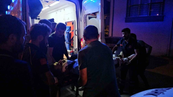 Cide'de iki motosiklet çarpıştı: 2 yaralı