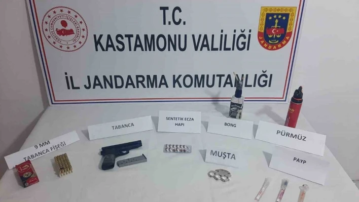 Uyuşturucuyla yakalanan 6 kişi gözaltına alındı