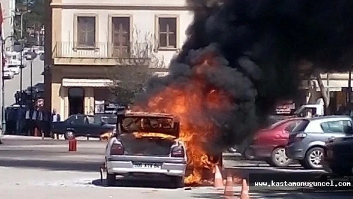 Kastamonu'da Otomobil Alev Alev Yandı