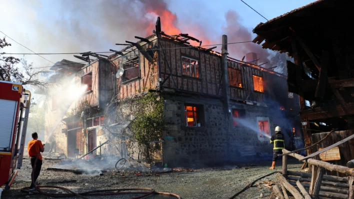 Keremli köyündeki yangın söndürüldü