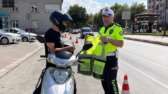 Motosiklet sürücüleri denetleniyor