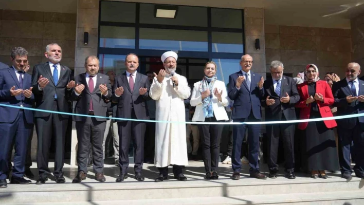 Erbaş, 'Batı, İslam medeniyetiyle aydınlandı'