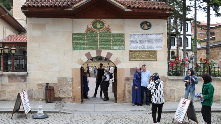 Şeyh Şaban-ı Veli Külliyesi'nde arife yoğunluğu