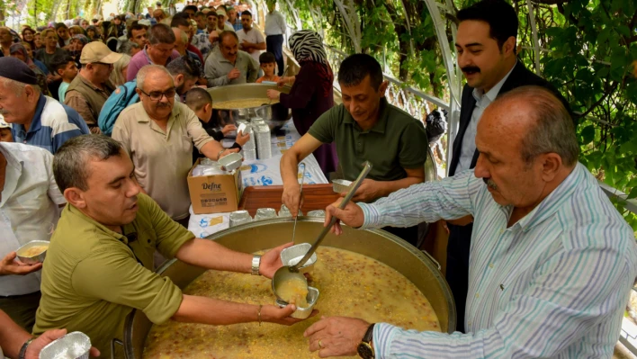 Taşköprü'de 2 bin kişiye aşure ikramı