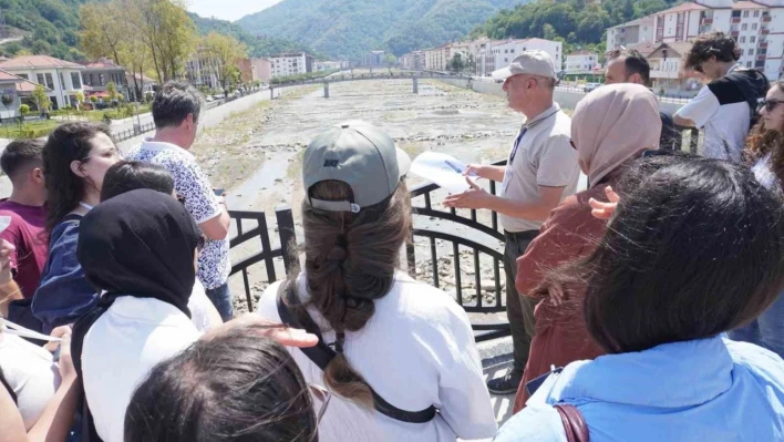 Öğrenciler sel afeti yaşayan Bozkurt'u inceledi