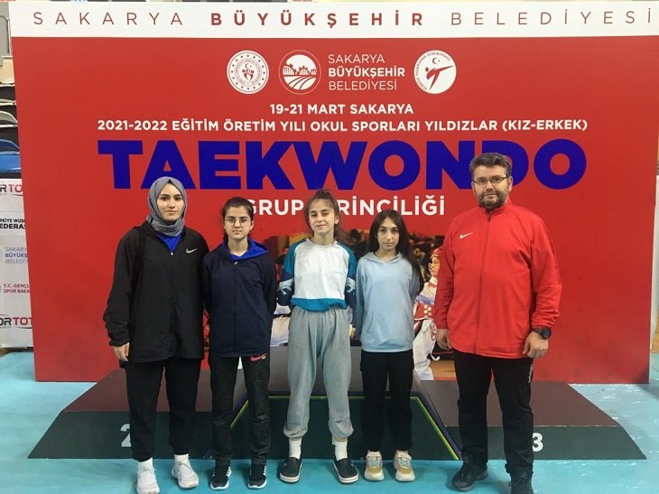 sakarya taekwondo yıldızlar okullar grup birinciliği